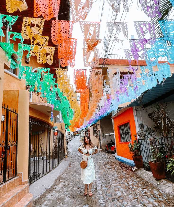 The complete guide to getting around Sayulita: bus, Uber, taxis, and more!