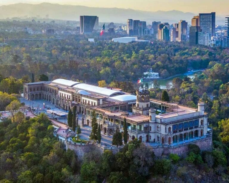 37 places to visit in Mexico City on one map!
